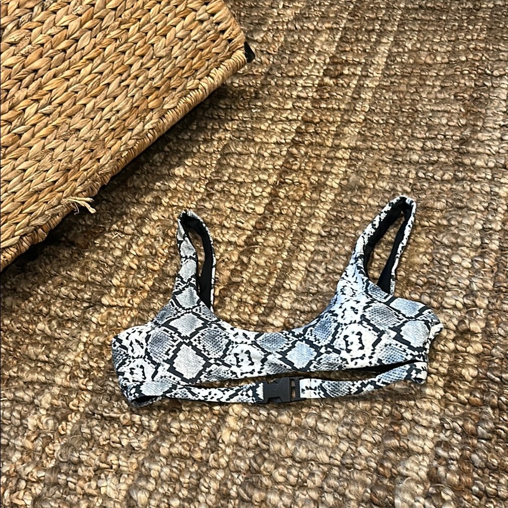 Dressfo Swim Black White Reptilian Printed‎ Buckle Bikini Top Size Small